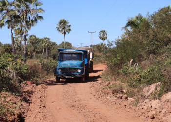 Prefeitura de Beneditinos inicia recuperação de estradas vicinais na Zona Rural